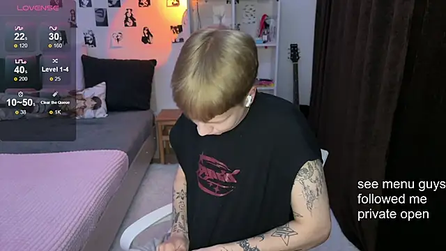 Snapshot of olivertasty chatting on October 1, 3:49 pm olivertasty online show from October 1, 3:49 pm