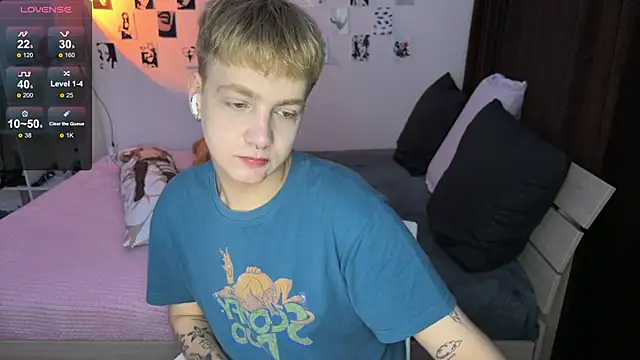 Snapshot of olivertasty chatting on September 20, 5:51 am olivertasty online show from September 20, 5:51 am