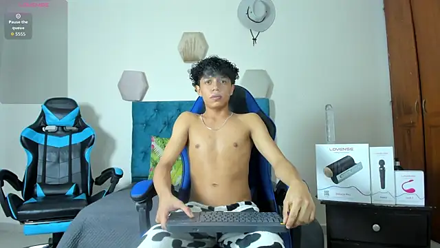 Snapshot of _taylor_black chatting on September 22, 11:37 pm taylor black online show from September 22, 11:37 pm