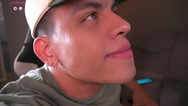 Snapshot of tyler_muscle1 chatting on October 15, 2:19 am tyler muscle1 online show from October 15, 2:19 am