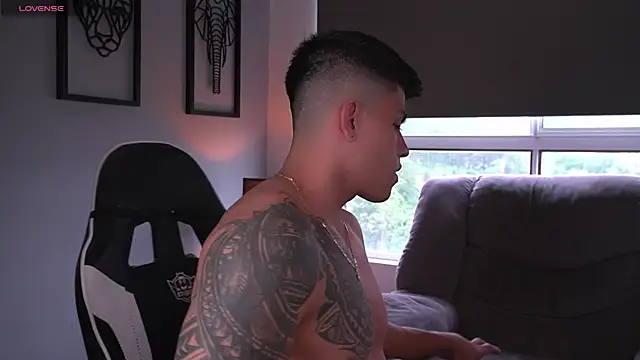 Snapshot of tyler_muscle1 chatting on September 30, 3:15 pm tyler muscle1 online show from September 30, 3:15 pm