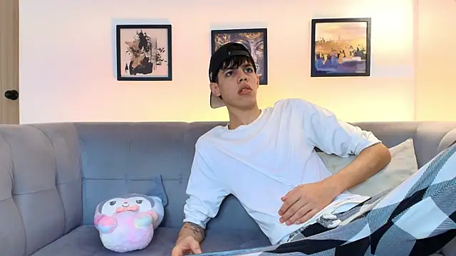 TWINKS FRIENDS online show from April 15, 1:33 pm