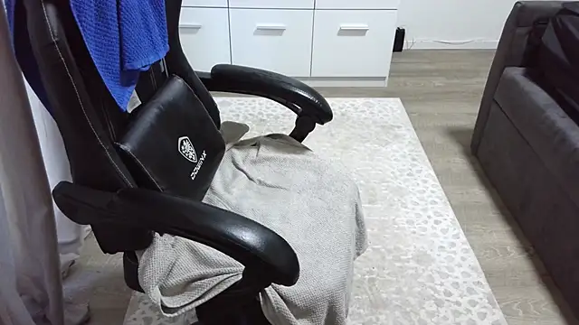 Milo9210 online show from April 28, 5:23 am