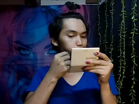 urhalfguyxx online show from December 3, 6:03 pm