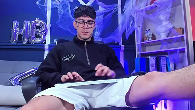 etham wolf  online show from November 1, 1:37 pm