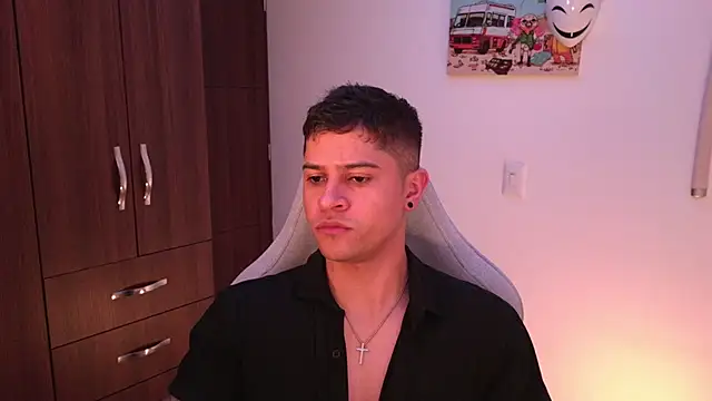 Snapshot of domsantiago_ chatting on October 19, 1:43 am domsantiago online show from October 19, 1:43 am
