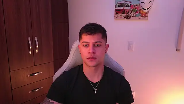 Snapshot of domsantiago_ chatting on October 18, 1:43 am domsantiago online show from October 18, 1:43 am