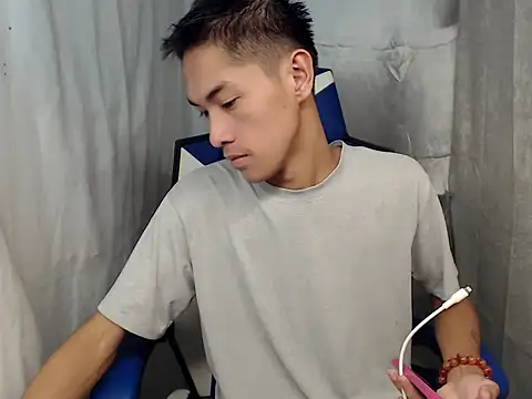 riks tyler online show from April 17, 9:34 am