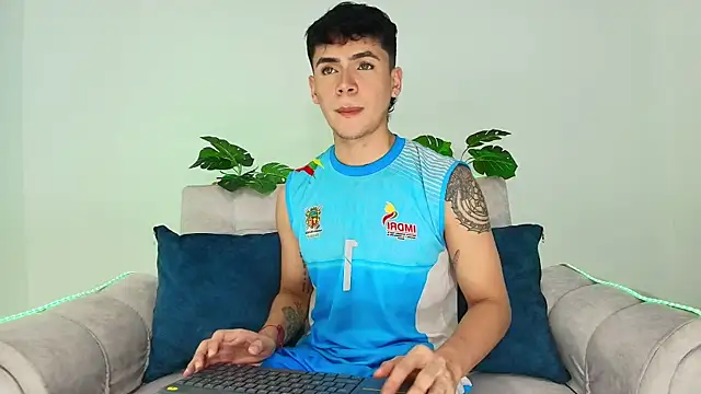 Snapshot of CamiiGuzmanX chatting on September 12, 8:42 pm CamiiGuzmanX online show from September 12, 8:42 pm