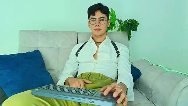 Snapshot of CamiiGuzmanX chatting on September 29, 9:32 pm CamiiGuzmanX online show from September 29, 9:32 pm