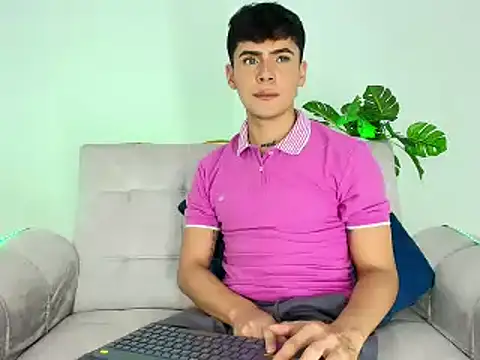 Snapshot of CamiiGuzmanX chatting on September 22, 8:08 pm CamiiGuzmanX online show from September 22, 8:08 pm