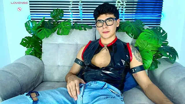 CamiiGuzmanX online show from March 7, 10:29 pm