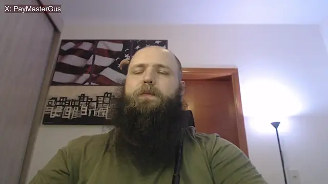 Snapshot of PayMasterGus chatting on October 13, 3:23 am PayMasterGus online show from October 13, 3:23 am