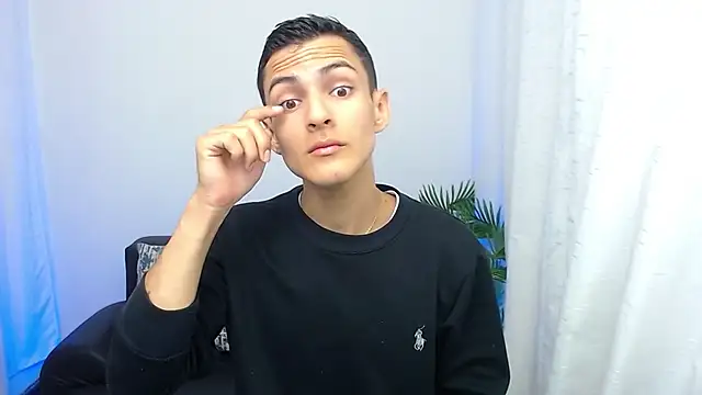 Snapshot of Matiius18 chatting on October 18, 1:49 pm Matiius18 online show from October 18, 1:49 pm