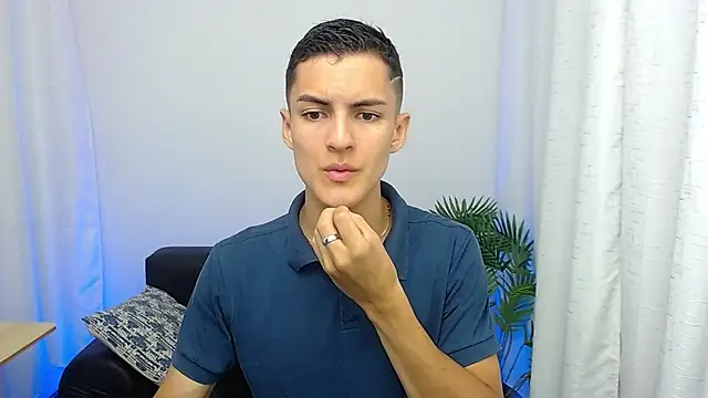 Snapshot of Matiius18 chatting on October 8, 2:10 pm Matiius18 online show from October 8, 2:10 pm