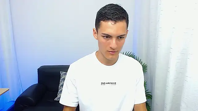 Snapshot of Matiius18 chatting on October 2, 2:21 pm Matiius18 online show from October 2, 2:21 pm