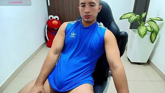 Snapshot of sebastian_oconnor77 chatting on October 16, 1:30 pm sebastian oconnor77 online show from October 16, 1:30 pm