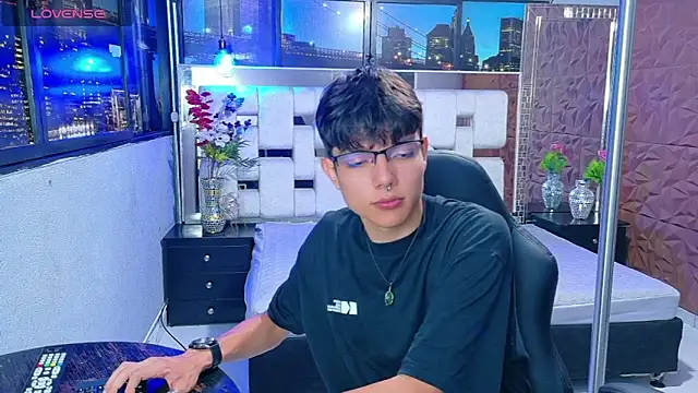 alandelrey57 online show from December 5, 4:30 am