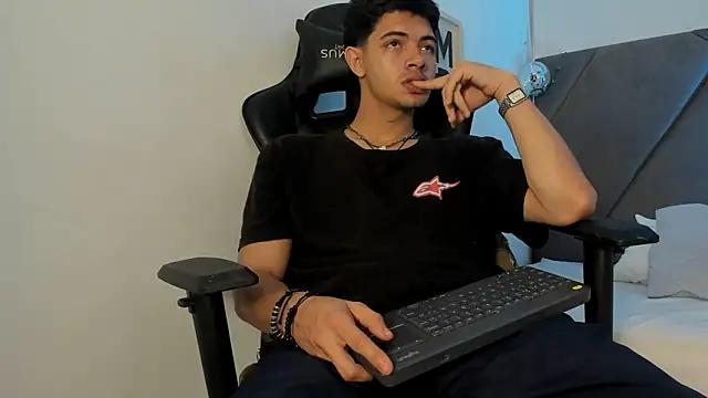 andrew colleman online show from February 3, 2:20 am