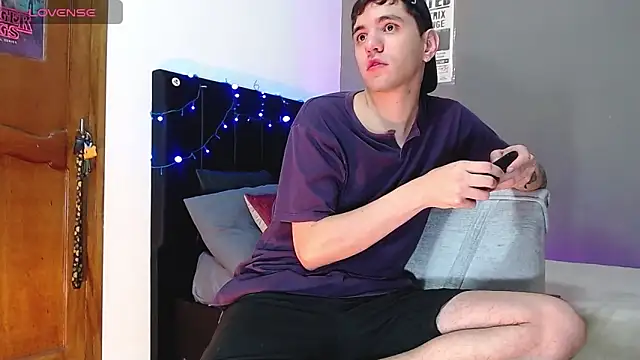 Matteo12  online show from December 4, 4:30 am