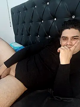 fromero27 online show from May 2, 10:56 pm