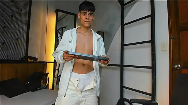 Snapshot of Dani_mc1 chatting on September 12, 11:32 am Dani mc1 online show from September 12, 11:32 am