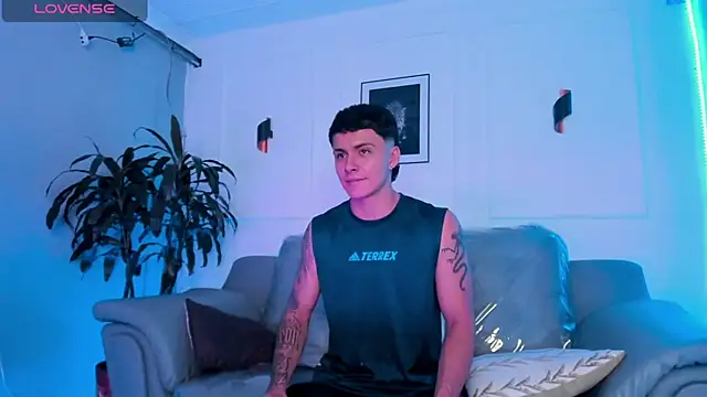 Leo santoro online show from February 12, 1:39 pm