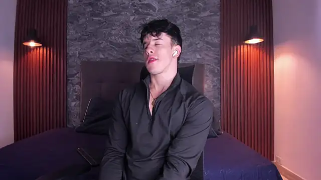 Snapshot of MaxCooper1 chatting on October 4, 7:40 pm MaxCooper1 online show from October 4, 7:40 pm