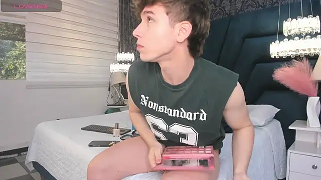 TaylerWhite online show from June 22, 11:37 am