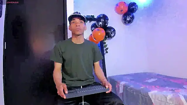 Snapshot of kenan_2601 chatting on October 4, 11:31 pm kenan 2601 online show from October 4, 11:31 pm