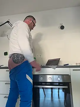 Toysboy67bi online show from April 22, 2:33 pm