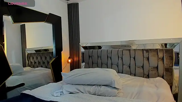 MARC THOMPSON  online show from November 26, 6:11 pm