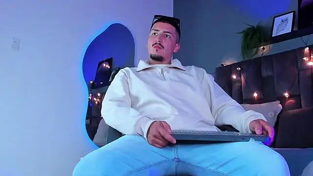 MrFox   online show from February 4, 7:42 pm