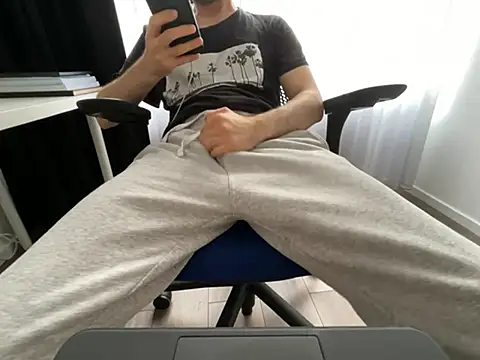 Frankieyyy1 online show from June 1, 5:57 pm
