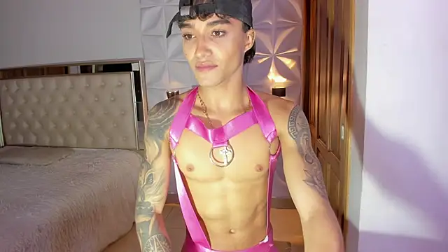 Wyatt Rose online show from December 4, 3:35 am