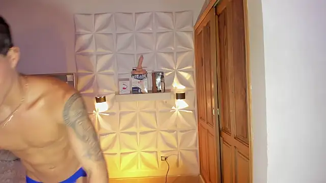 Wyatt Rose online show from November 29, 4:47 am