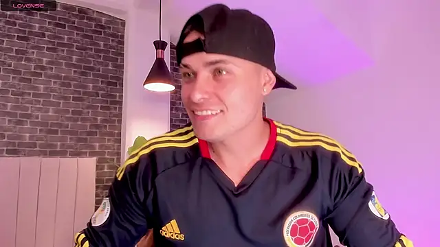 connorsmiith online show from March 10, 1:17 pm