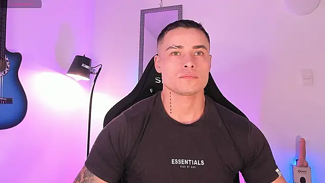 connorsmiith online show from May 28, 12:58 pm