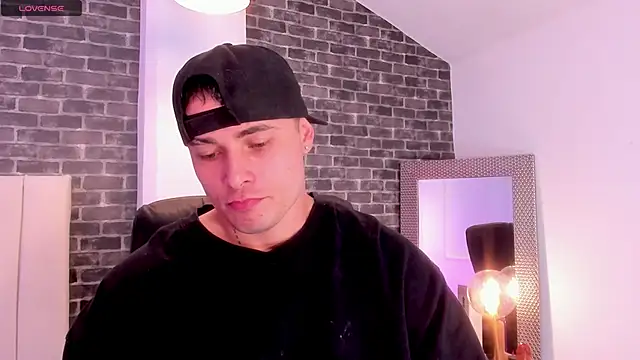 connorsmiith online show from March 17, 1:13 pm