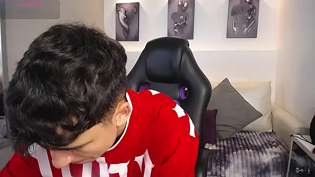 Snapshot of AdrianRinaldi chatting on September 29, 7:21 pm AdrianRinaldi online show from September 29, 7:21 pm
