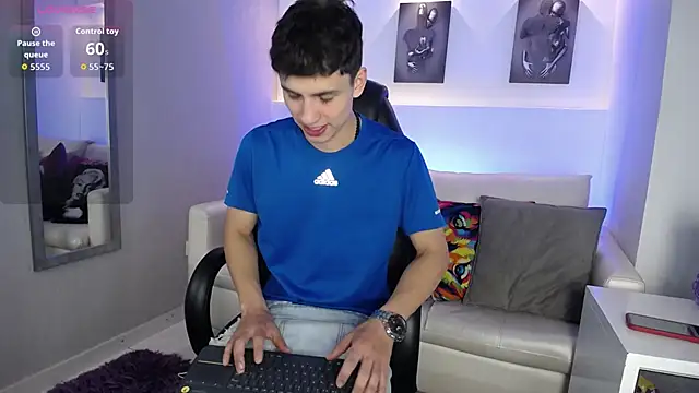 Snapshot of AdrianRinaldi chatting on September 10, 9:02 pm AdrianRinaldi online show from September 10, 9:02 pm