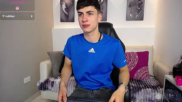 Snapshot of AdrianRinaldi chatting on September 26, 8:50 pm AdrianRinaldi online show from September 26, 8:50 pm