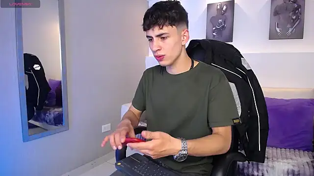 Snapshot of AdrianRinaldi chatting on October 3, 7:41 pm AdrianRinaldi online show from October 3, 7:41 pm