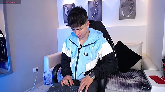 Snapshot of AdrianRinaldi chatting on September 23, 8:30 pm AdrianRinaldi online show from September 23, 8:30 pm