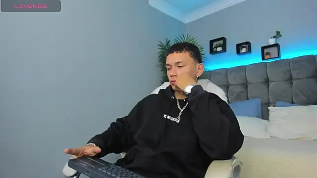 Thomas moon online show from March 3, 1:18 pm