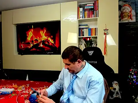 SpartacusDaddy48 online show from February 3, 9:09 pm