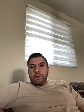 raulgzz4 online show from March 24, 3:39 pm