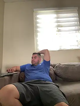 raulgzz4 online show from May 28, 4:38 pm