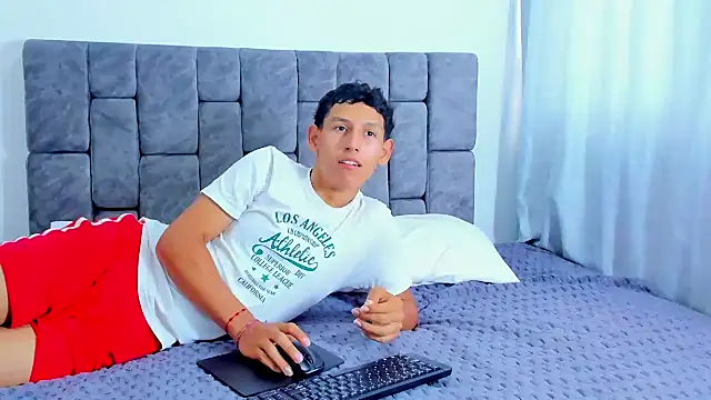 Snapshot of Felipe_Gonzales chatting on October 14, 12:56 pm Felipe Gonzales online show from October 14, 12:56 pm