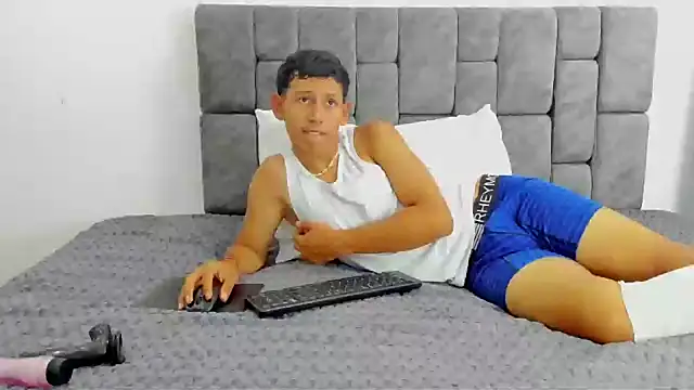 Snapshot of Felipe_Gonzales chatting on October 9, 7:41 pm Felipe Gonzales online show from October 9, 7:41 pm